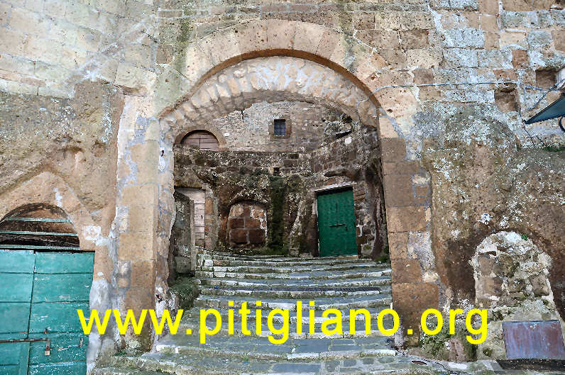 l'antica Porta di Sovana