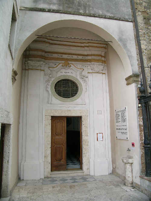 Ingresso alla Sinagoga di Pitigliano